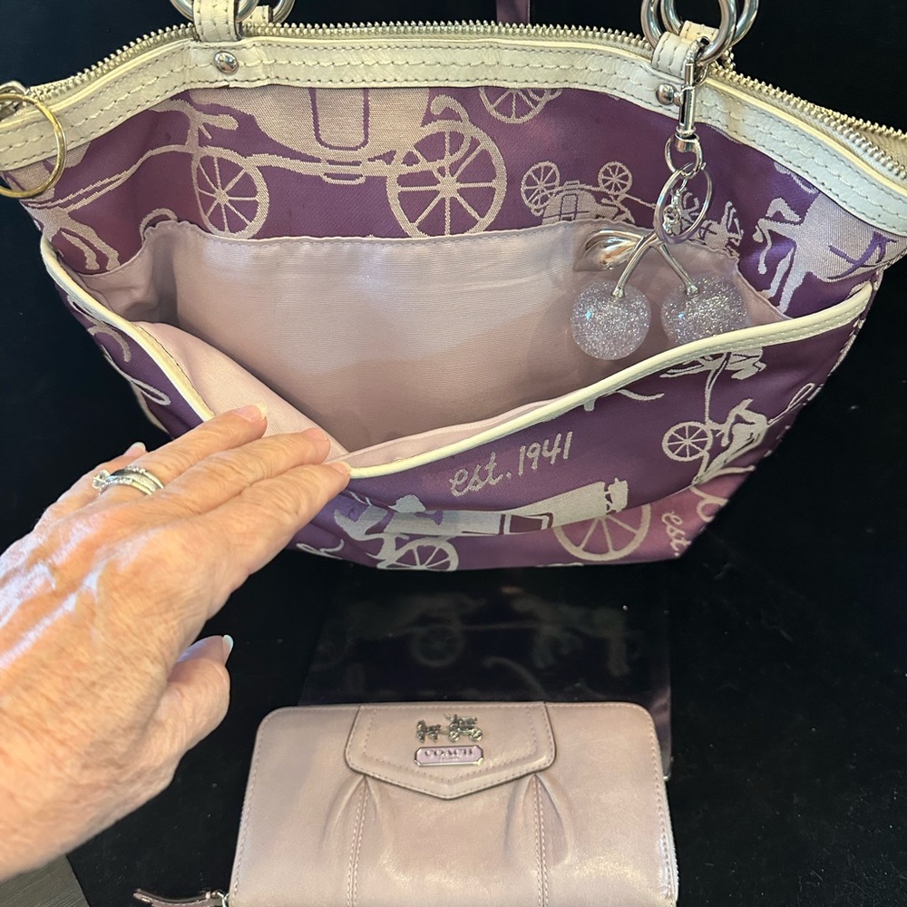 Coach 2009 Purple Signature Carriage Print Tote with Metallic Cream Trim - Picture 4 of 9